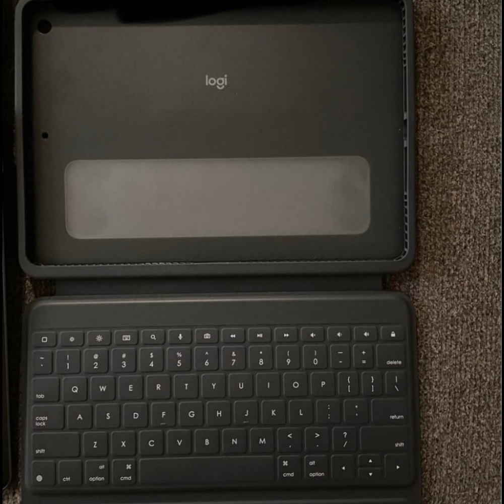 iPad Case (Logitech) Rugged Keyboard Case - Picture 2 of 4